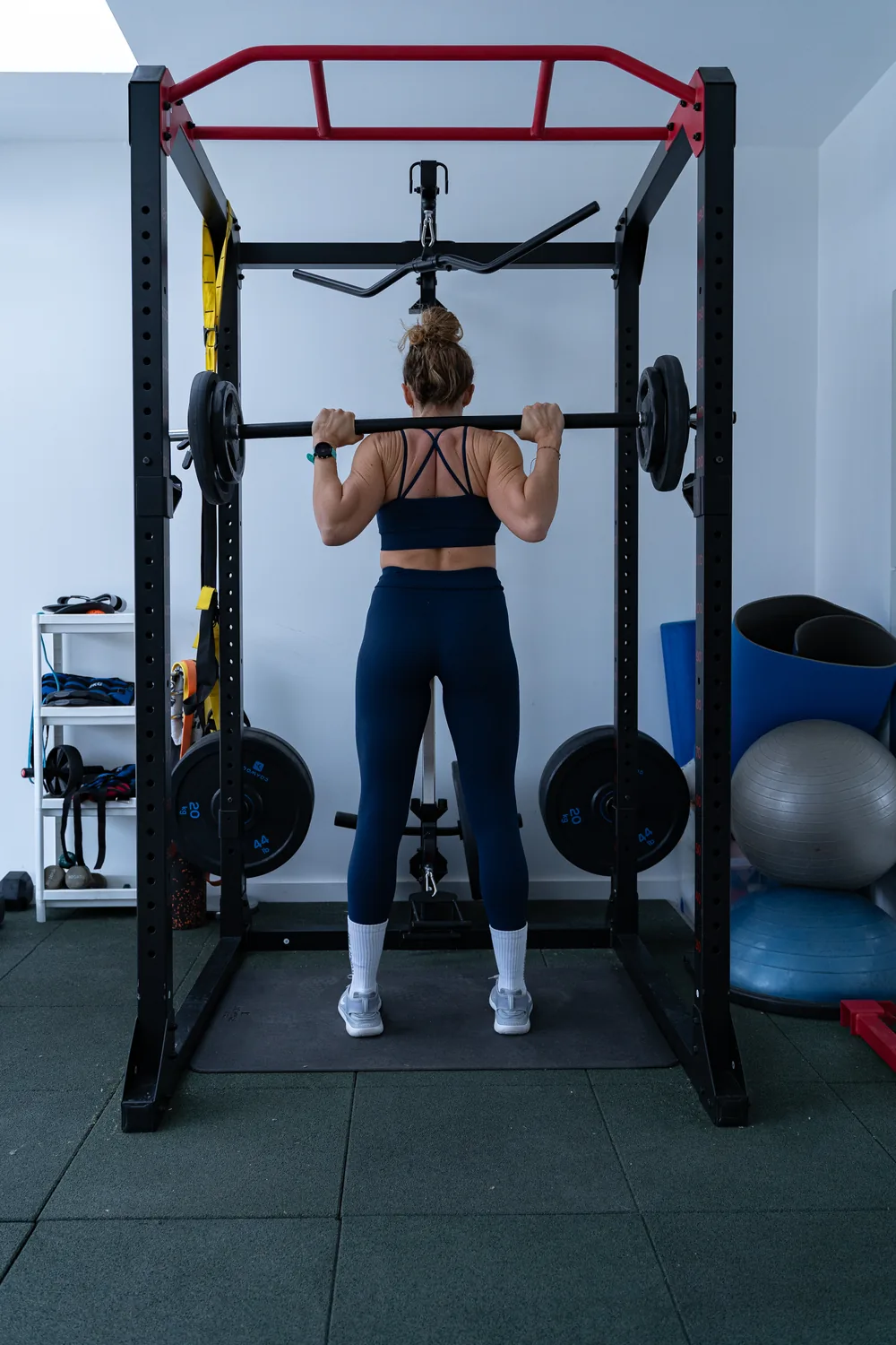 crossfit-sentadilla-barra-dominadas-arriba
