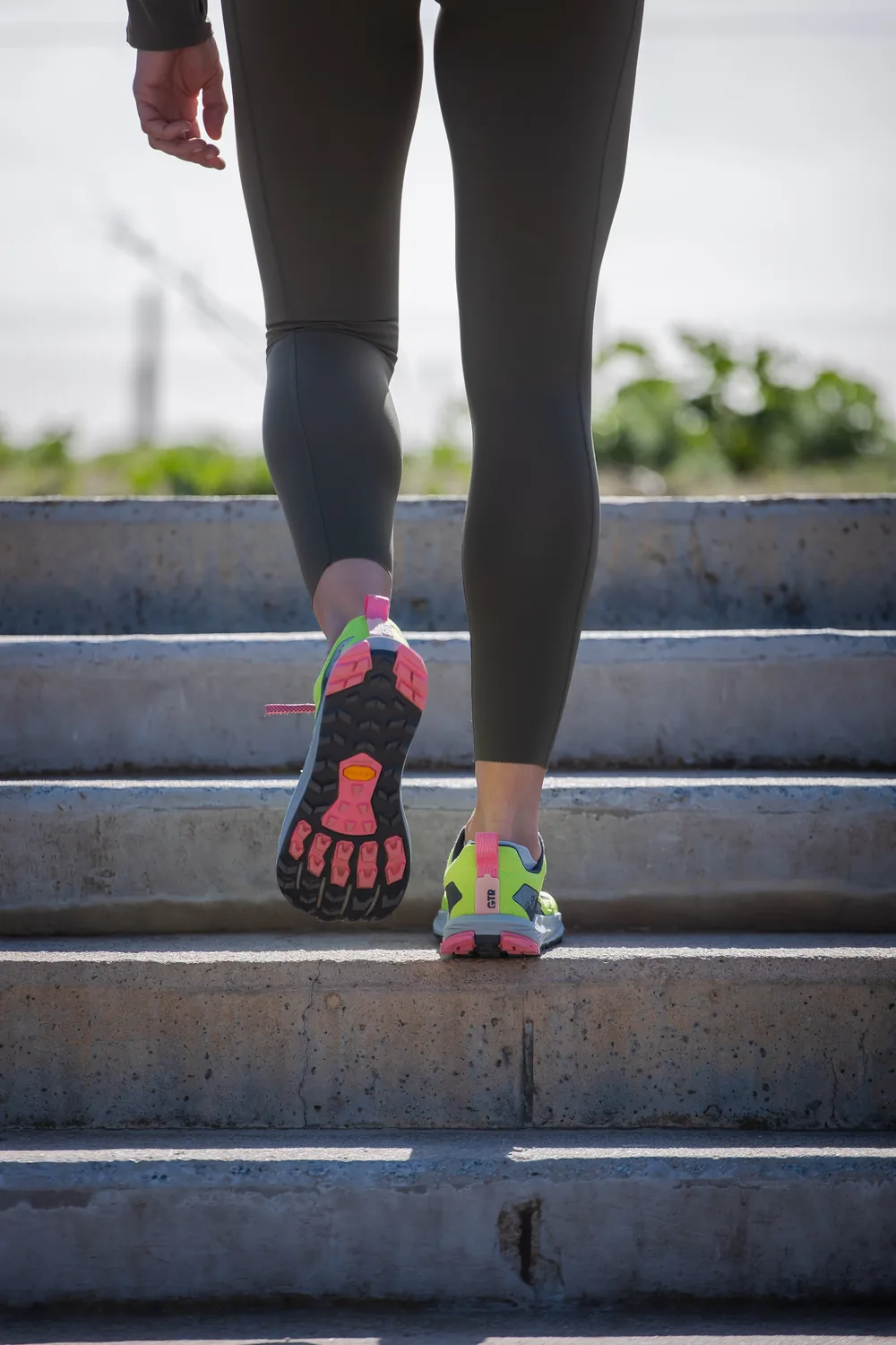 zapatillas-trail-running-escaleras-entrenamiento